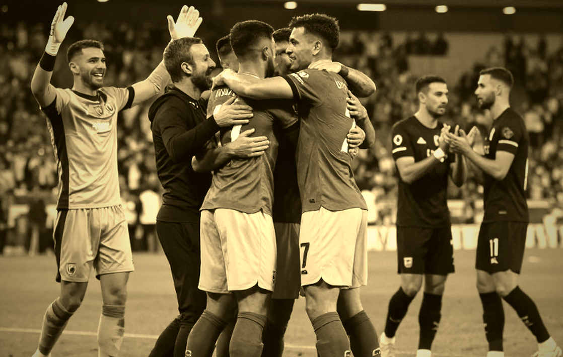 Bàn thắng thứ 982 của Cristiano Ronaldo và cuộc chiến giành quyền sở hữu một cú chạm